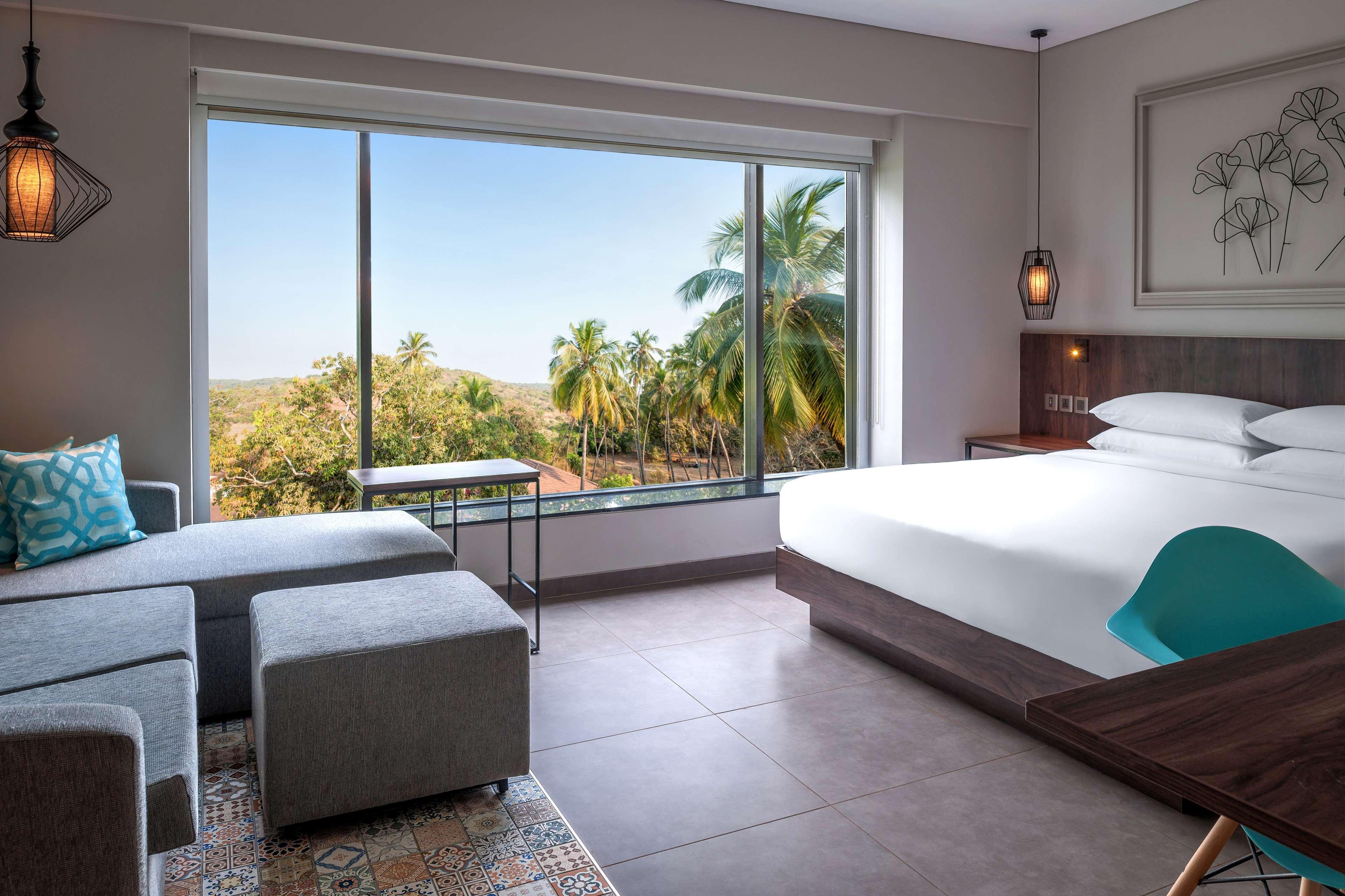 Hyatt Centric Candolim Goa Exteriör bild Deluxe Room