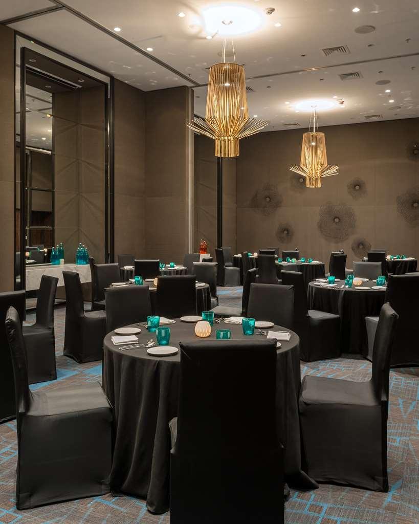 Hyatt Centric Candolim Goa Bekvämligheter bild The ballroom at the hotel