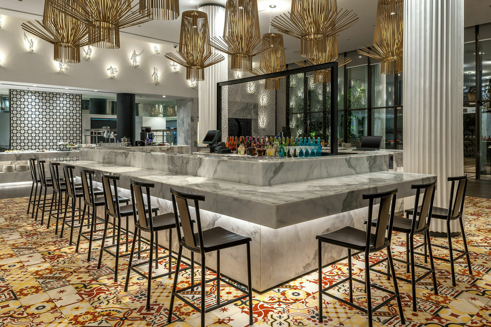 Hyatt Centric Candolim Goa Exteriör bild The bar at the lobby